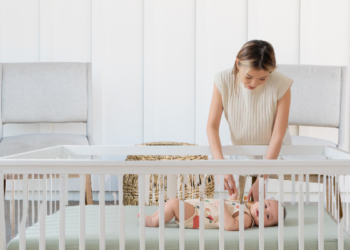 Everything You Need to Know Before Renting a Bassinet for Your Newborn’s First Vacation