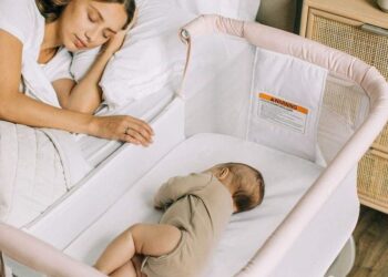 Traveling to Sarasota with a Newborn? Why Renting a Full-Size Crib or Bassinet Makes Vacation Easier