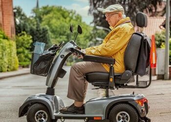Mobility Scooter Rentals in St. Petersburg and Bradenton: Helping Seniors Enjoy Florida Vacations Comfortably