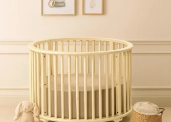 Why Families Visiting Sarasota Choose Crib and Bassinet Rentals Instead of Traveling with Baby Gear